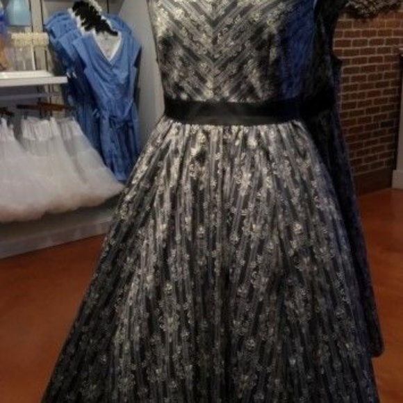 Disney's Dress Shop Haunted Mansion Dress 2X 3X - Picture 3 of 3